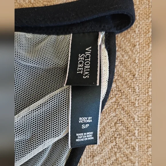 Victoria's Secret Front Close Lace Bralette. Size S. - Picture 3 of 3